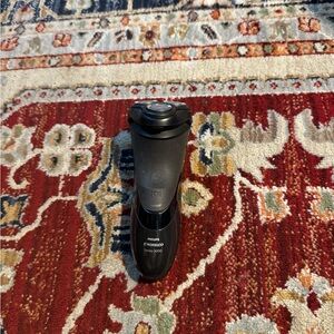 Philips Norelco Series 3000 Shaver Tested Black